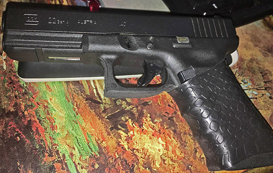 Glock 22 40cal Gen 4 with Black TUFF1 Boa Grip