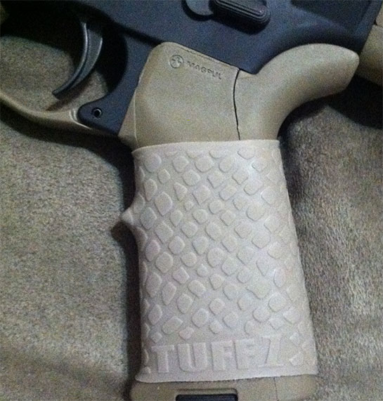 Close-up TUFF1 Boa Desert Tan on DPMS M4