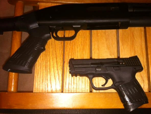 Mossberg 500 & MP 40 with TUFF1 Black Double Cross Grips
